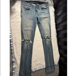 A&E light washed distressed skinny size 4